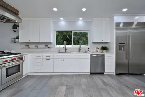 $2,599,000 | 4053 Harclare Lane, Encino, CA 91436