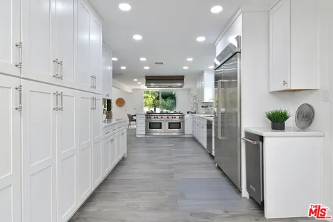 $2,599,000 | 4053 Harclare Lane, Encino, CA 91436