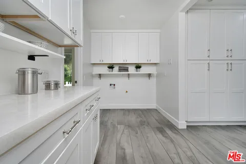 $2,599,000 | 4053 Harclare Lane, Encino, CA 91436