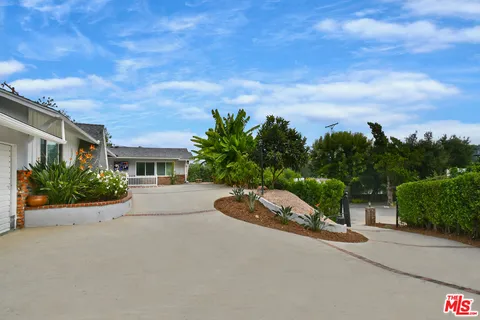 $2,599,000 | 4053 Harclare Lane, Encino, CA 91436