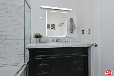 $2,599,000 | 4053 Harclare Lane, Encino, CA 91436