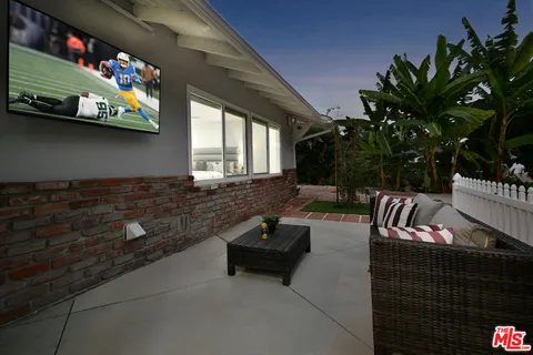 $2,599,000 | 4053 Harclare Lane, Encino, CA 91436