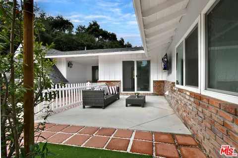 $2,599,000 | 4053 Harclare Lane, Encino, CA 91436