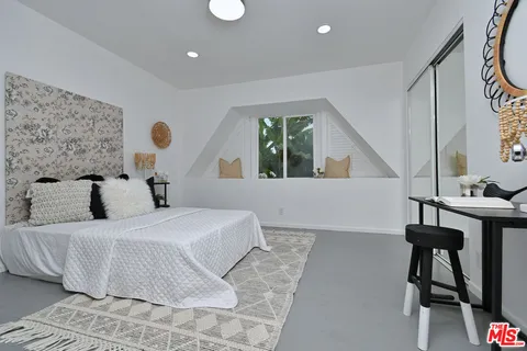 $2,599,000 | 4053 Harclare Lane, Encino, CA 91436