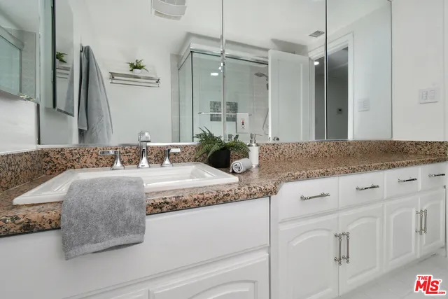 $2,599,000 | 4053 Harclare Lane, Encino, CA 91436