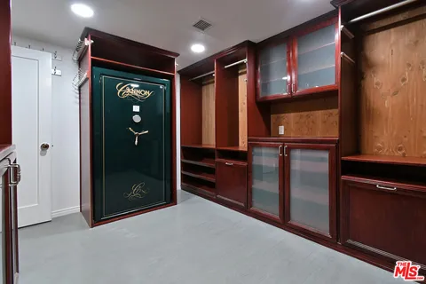 $2,599,000 | 4053 Harclare Lane, Encino, CA 91436