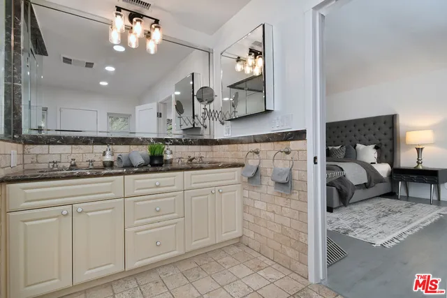 $2,599,000 | 4053 Harclare Lane, Encino, CA 91436