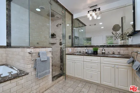 $2,599,000 | 4053 Harclare Lane, Encino, CA 91436