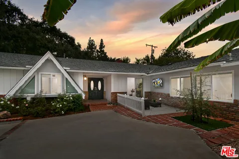 $2,599,000 | 4053 Harclare Lane, Encino, CA 91436