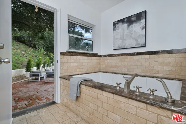 $2,599,000 | 4053 Harclare Lane, Encino, CA 91436