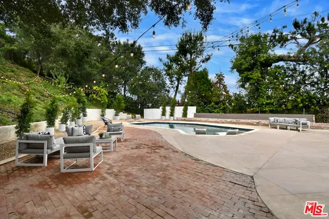 $2,599,000 | 4053 Harclare Lane, Encino, CA 91436