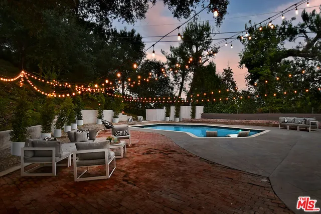 $2,599,000 | 4053 Harclare Lane, Encino, CA 91436