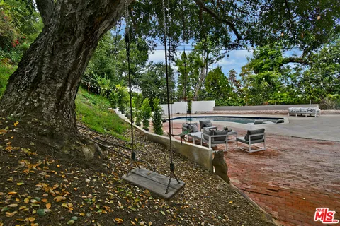 $2,599,000 | 4053 Harclare Lane, Encino, CA 91436