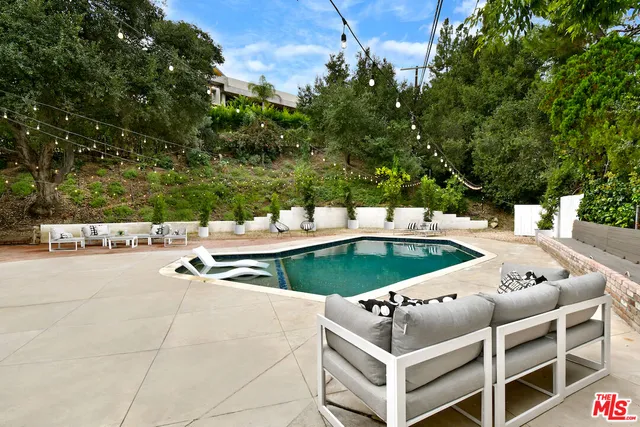 $2,599,000 | 4053 Harclare Lane, Encino, CA 91436