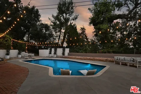 $2,599,000 | 4053 Harclare Lane, Encino, CA 91436