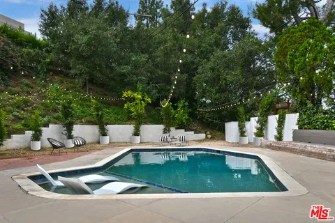 $2,599,000 | 4053 Harclare Lane, Encino, CA 91436