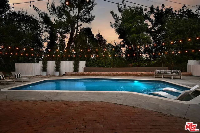 $2,599,000 | 4053 Harclare Lane, Encino, CA 91436