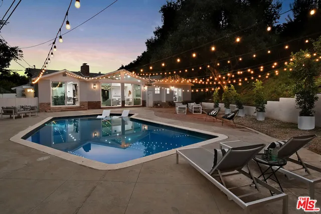 $2,599,000 | 4053 Harclare Lane, Encino, CA 91436