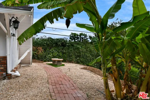 $2,599,000 | 4053 Harclare Lane, Encino, CA 91436