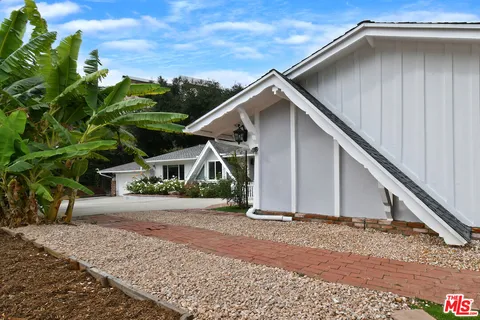 $2,599,000 | 4053 Harclare Lane, Encino, CA 91436