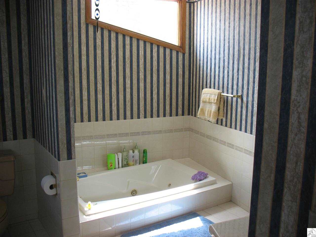 615 Valley Road Two Harbors, MN 55616 - Photo 7 of 17 Owner's Suite Bath