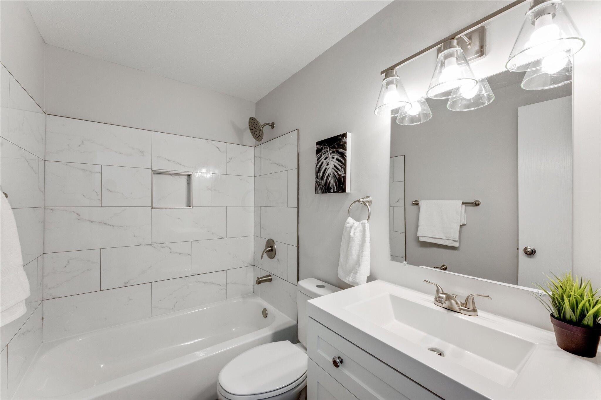 2149 Brookfield Road Columbus, OH 43229 - Photo 18 of 41 36-dsc04167-dsc04169
