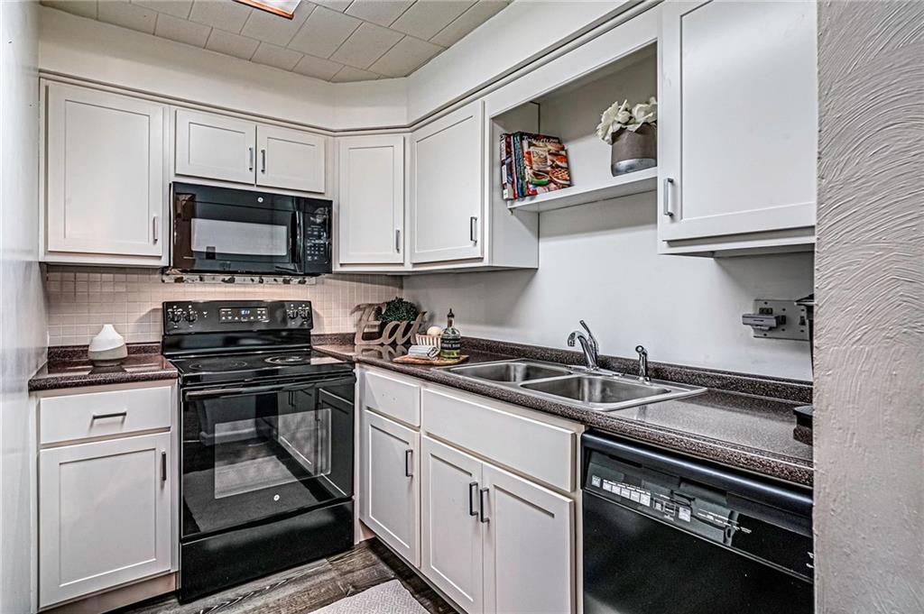 205 Coraopolis Road, Unit 4C Coraopolis, PA 15108 - Photo 3 of 29 Gallery Image 3