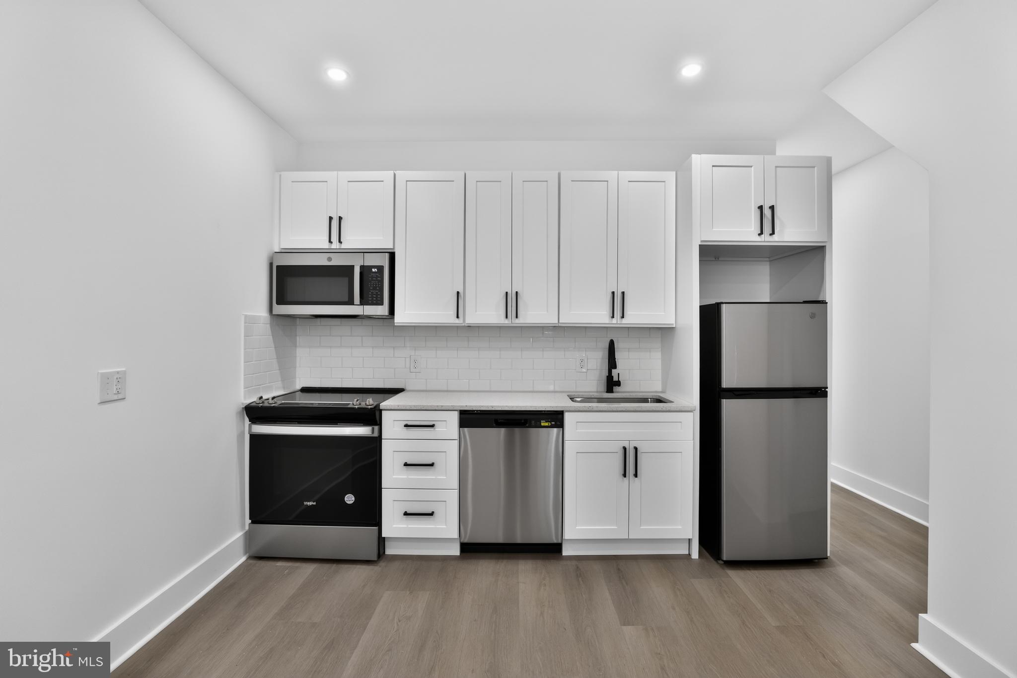 4825 Old York Road Philadelphia, PA 19141 - Photo 4 of 20 1st floor kitchen
