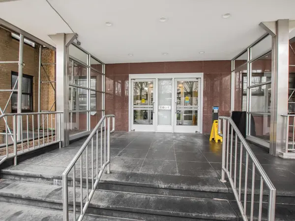 $129,000 | 4 Fordham Hill Ovl, Unit 8D | University Heights