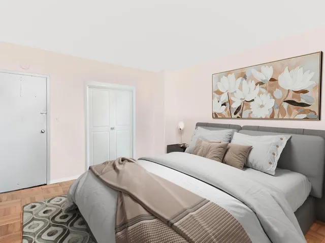 $129,000 | 4 Fordham Hill Ovl, Unit 8D | University Heights