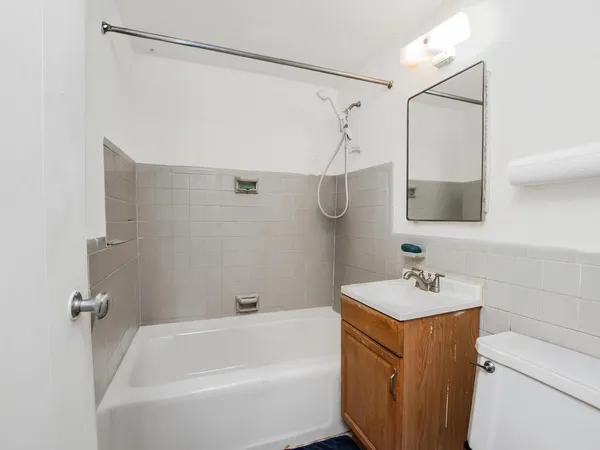 $129,000 | 4 Fordham Hill Ovl, Unit 8D | University Heights