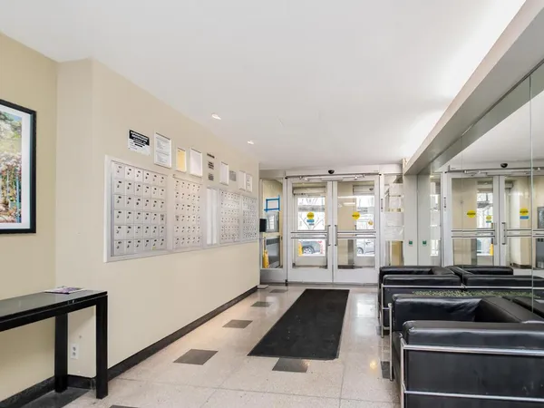 $129,000 | 4 Fordham Hill Ovl, Unit 8D | University Heights