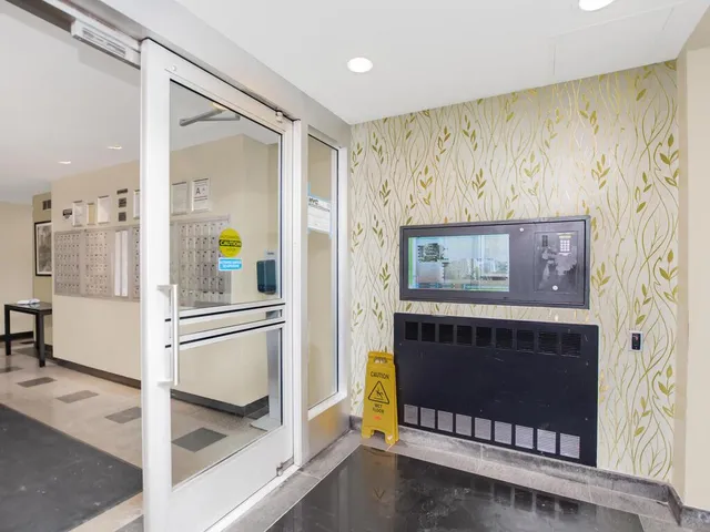 $129,000 | 4 Fordham Hill Ovl, Unit 8D | University Heights