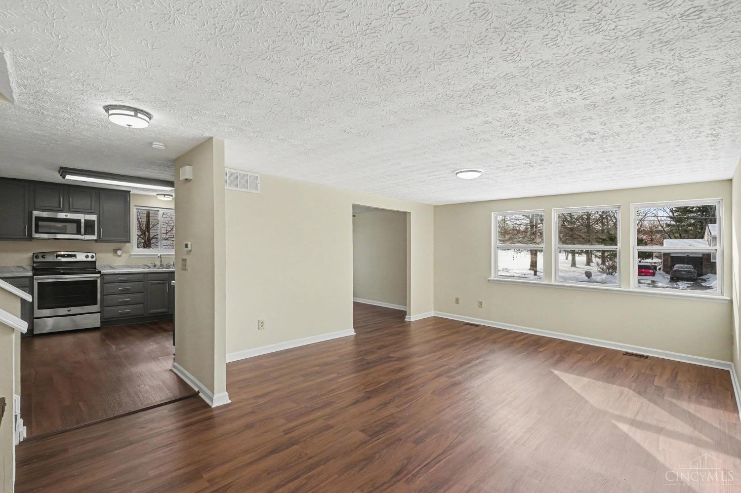 11586 Pippin Road Cincinnati, OH 45231 - Photo 4 of 35 Gallery Image 4