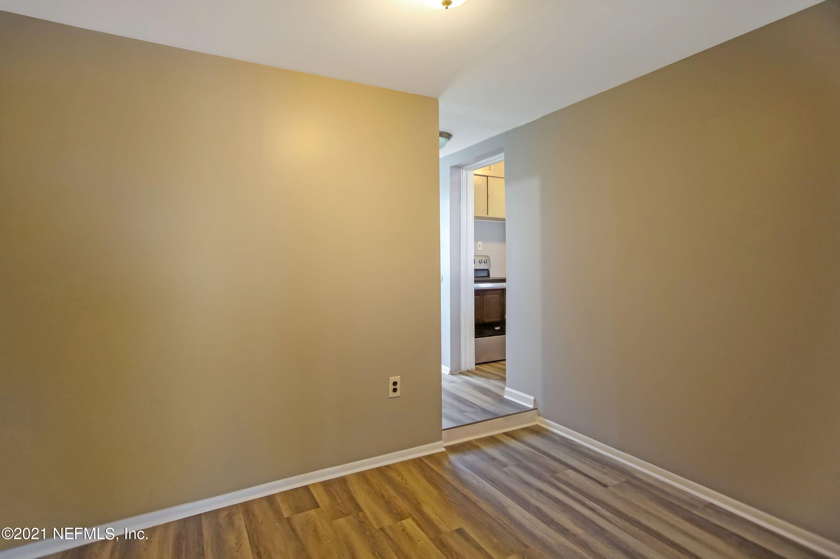 7123 Oakney Road Jacksonville, FL 32211 - Photo 8 of 26 LIVING ROOM