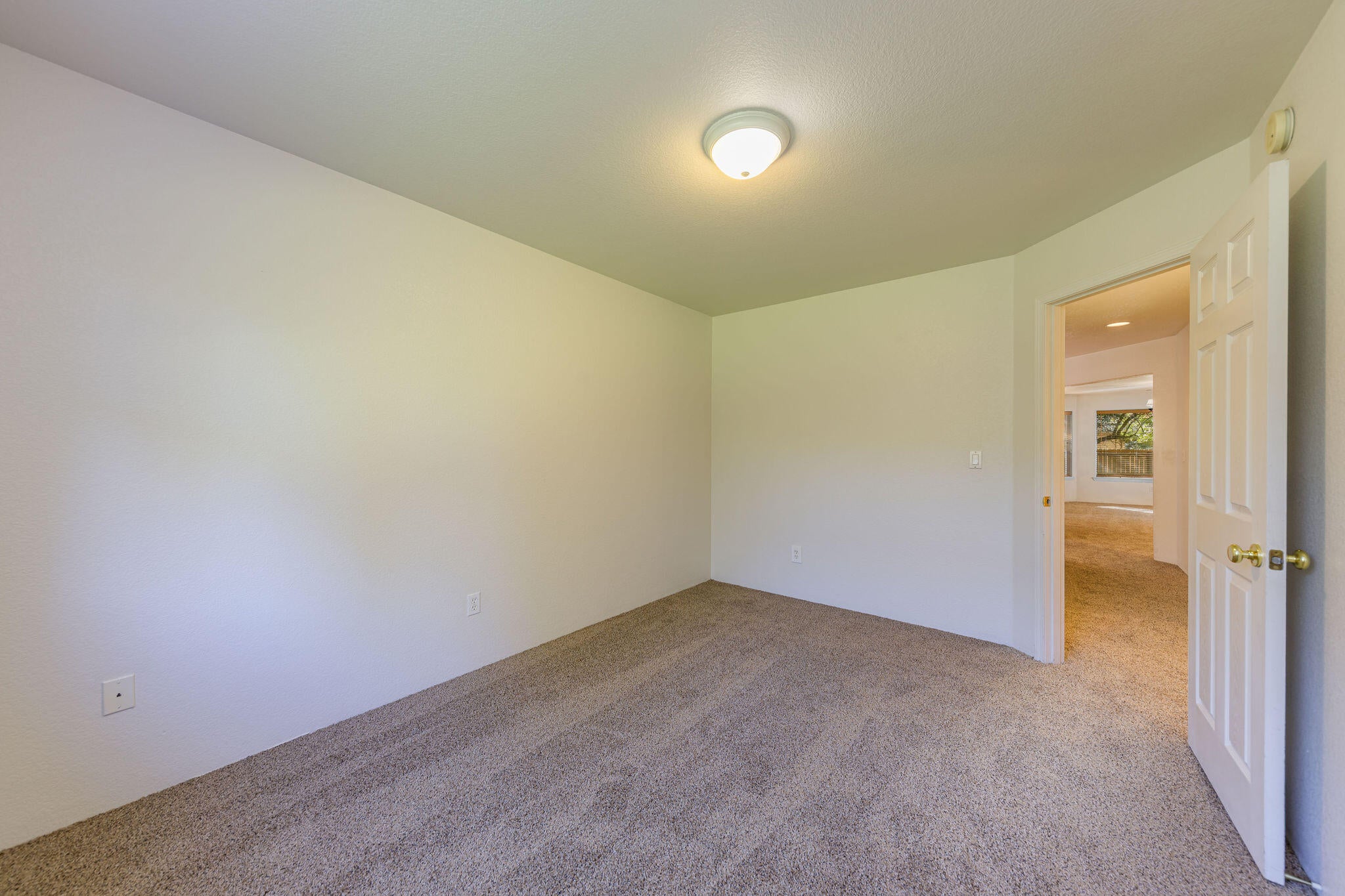 932 Rimrock Circle Medford, OR 97504 - Photo 19 of 43 2nd bedroom.