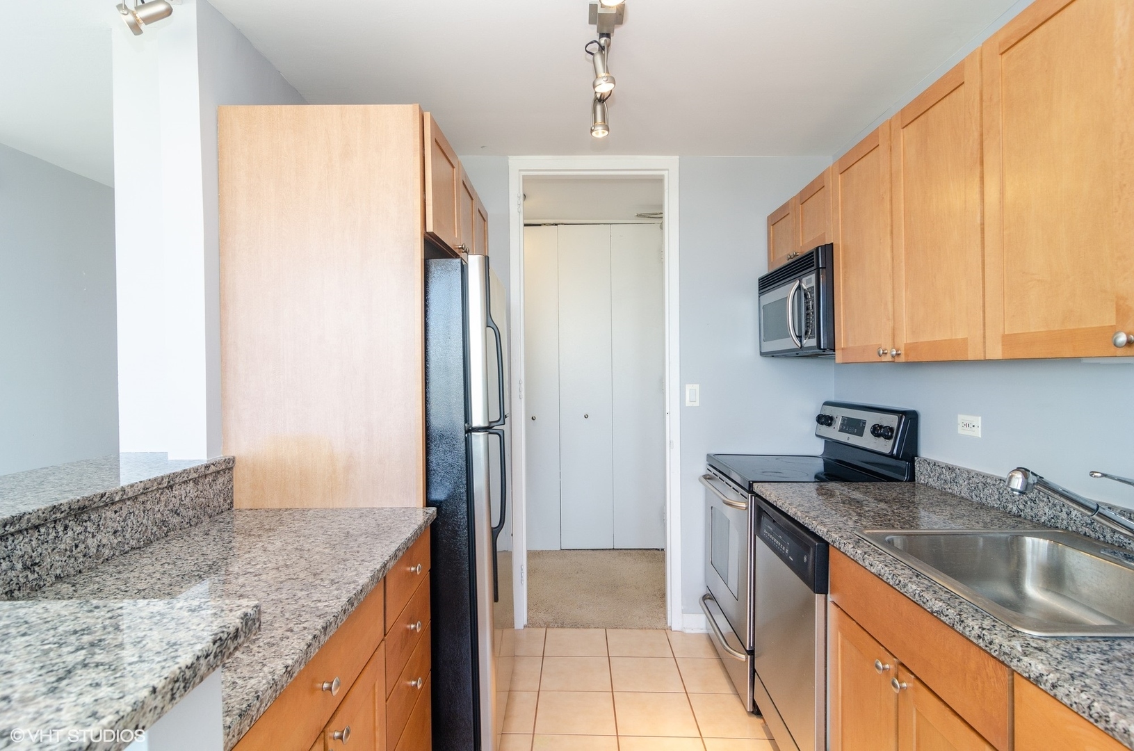 655 West Irving Park Road, Unit 4916 Chicago, IL 60613 - Photo 8 of 26