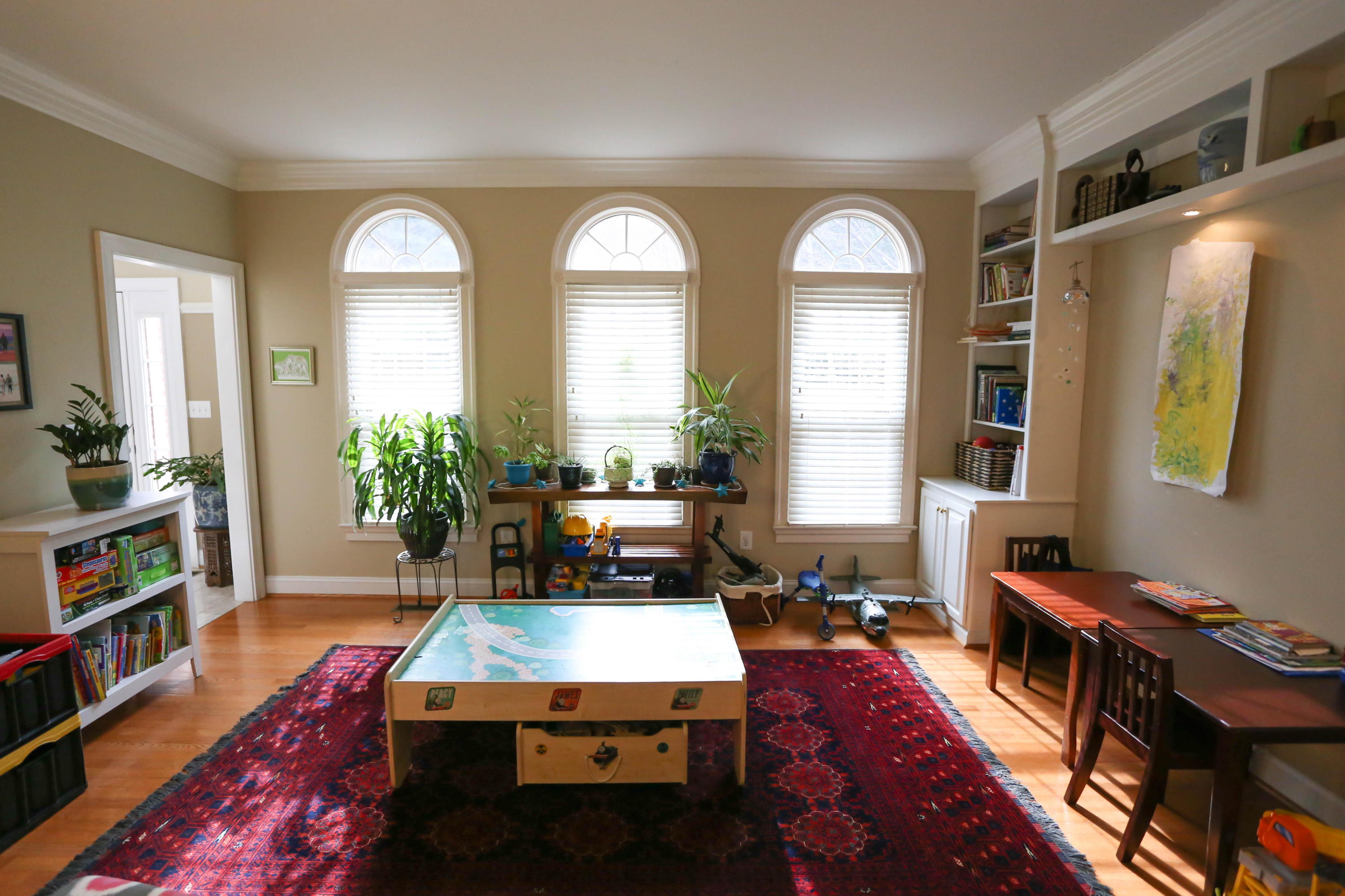 6715 Fairway Ridge Road Roanoke, VA 24018 - Photo 10 of 35 a living room with furniture and a potted plant