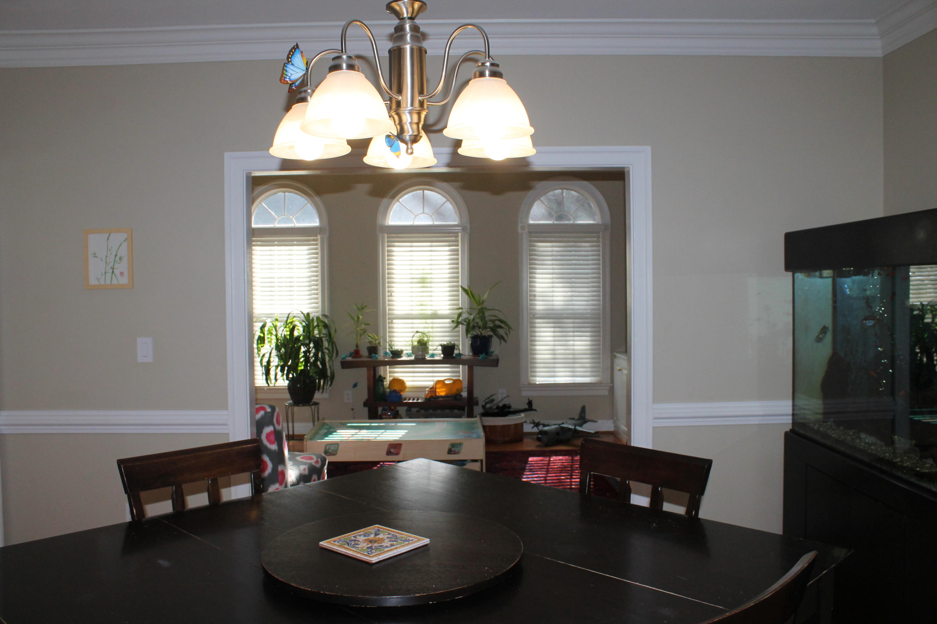 6715 Fairway Ridge Road Roanoke, VA 24018 - Photo 12 of 35 a living room with dining table and chairs