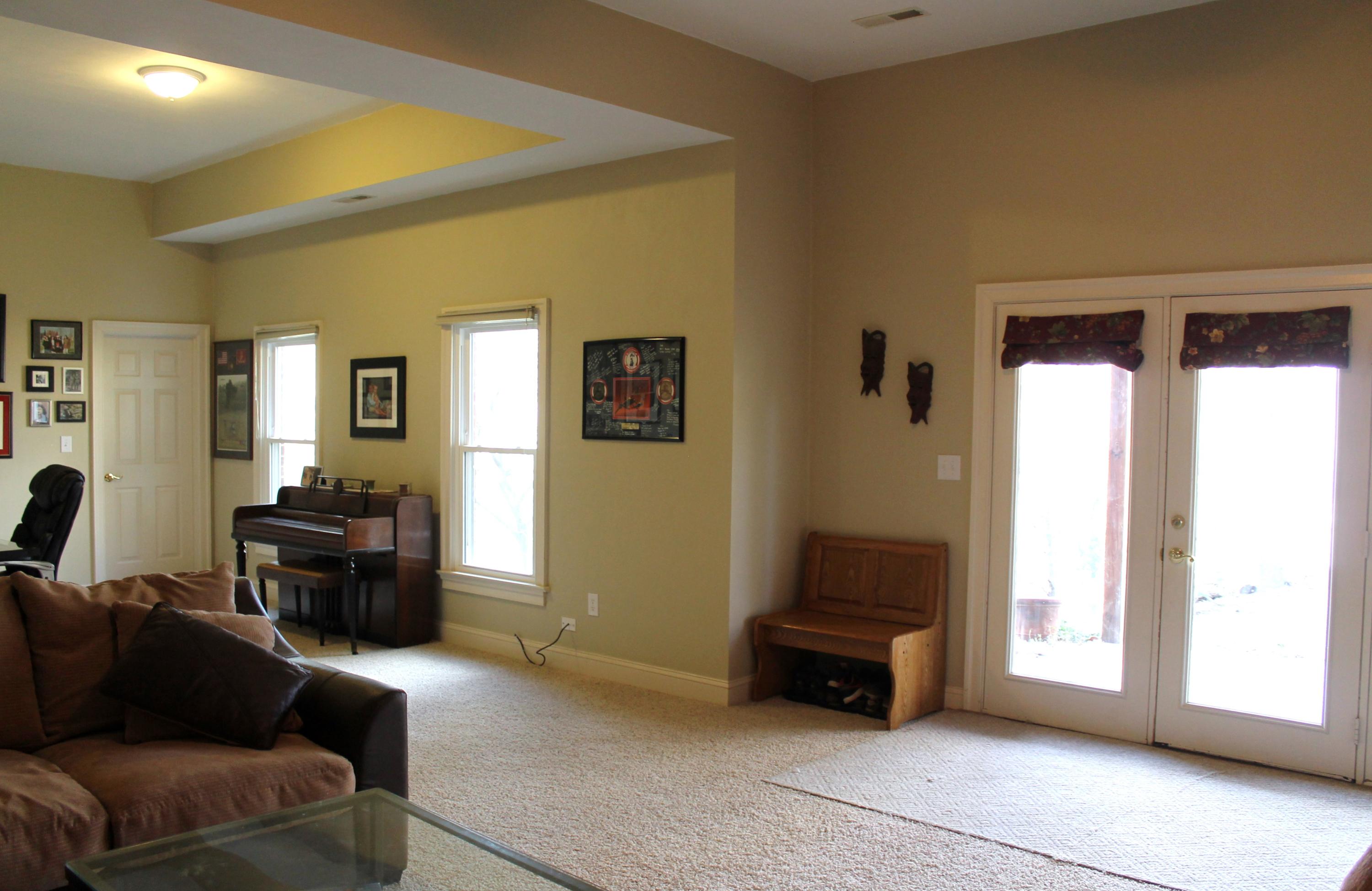 6715 Fairway Ridge Road Roanoke, VA 24018 - Photo 25 of 35 a living room with furniture and a couch