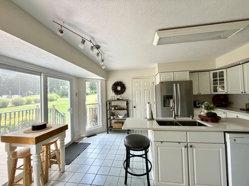 1048 Co Rte 9/11 Beaver, WV 25813 - Photo 21 of 41 Gallery Image 21
