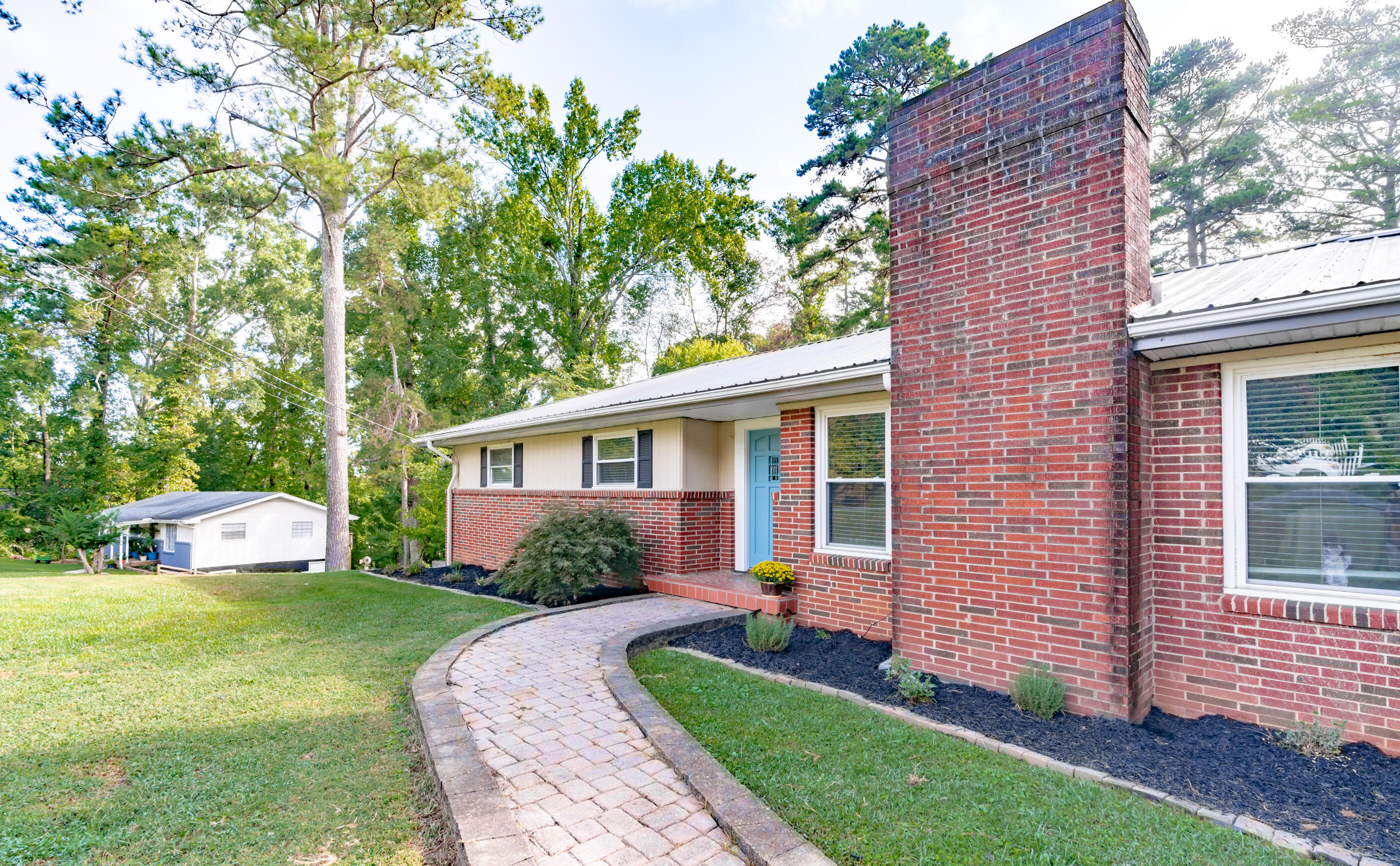 1046 Julian Road Chattanooga, TN 37421 - Photo 2 of 63 DSC09286-12