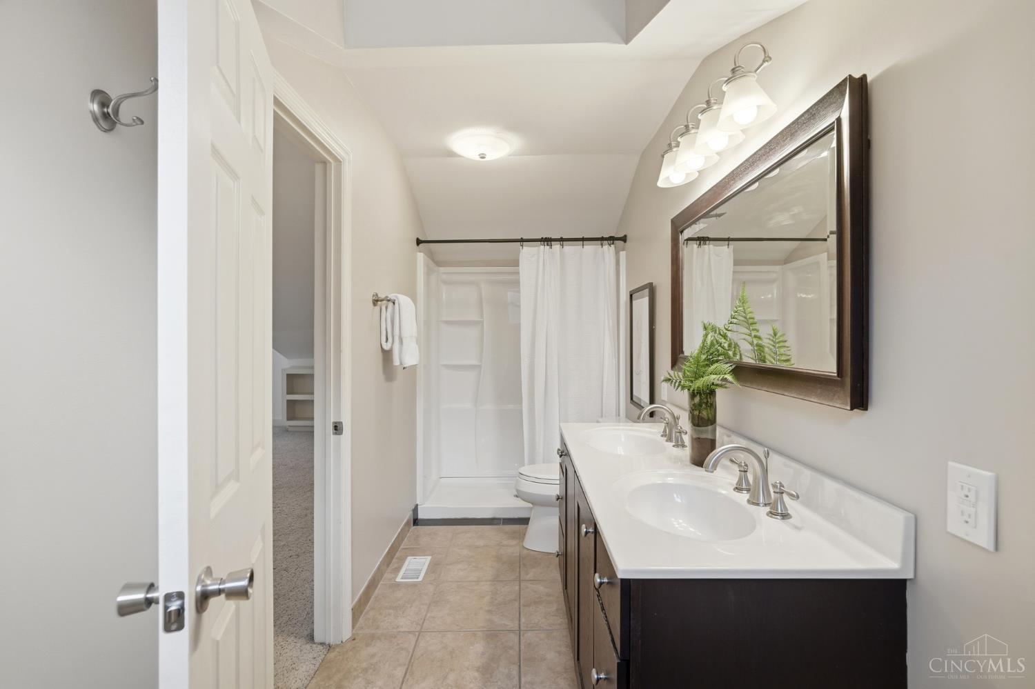 2156 Gilbert Avenue, Unit B Cincinnati, OH 45206 - Photo 14 of 20