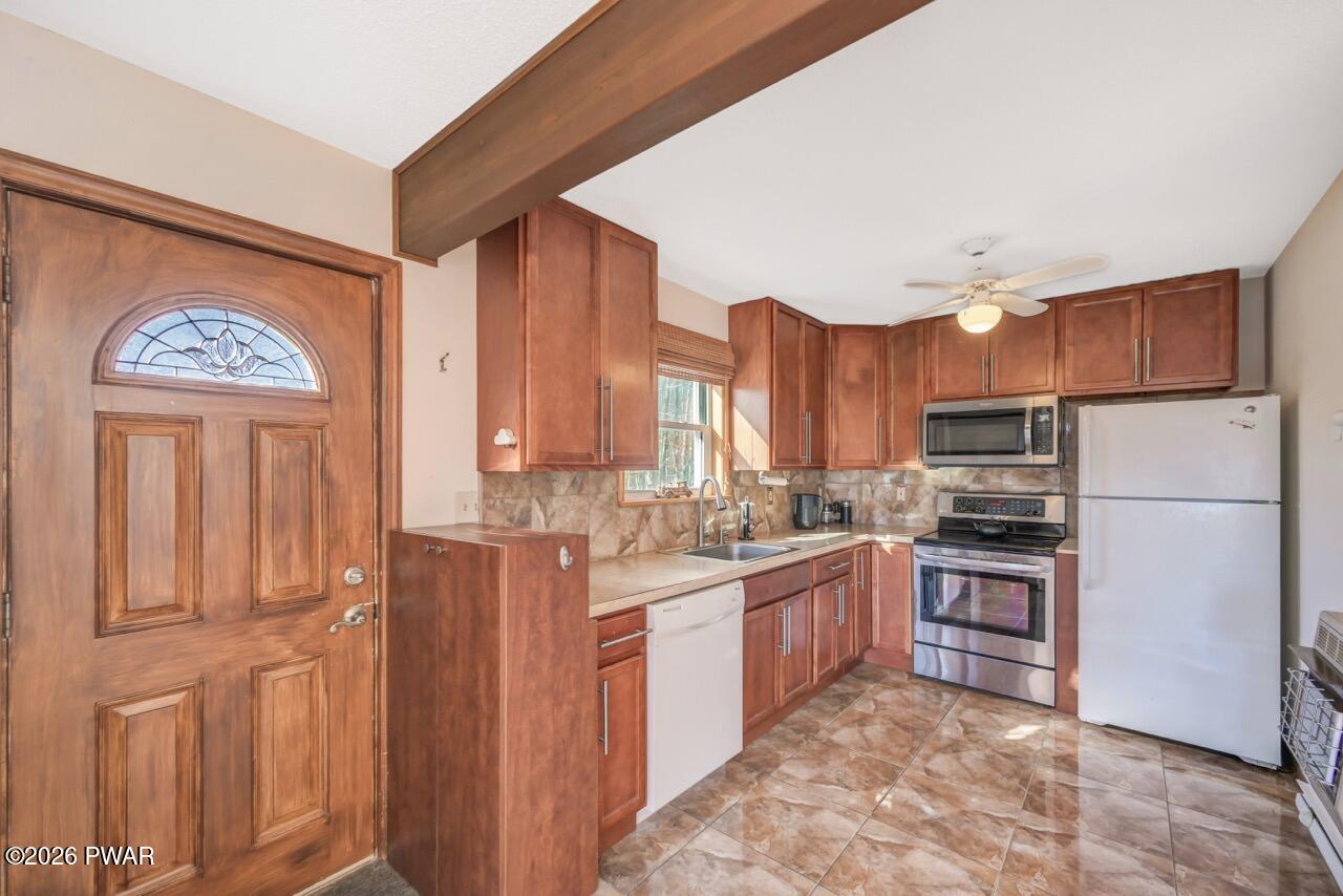2745 Boulder Road, Unit 143 Lake Ariel, PA 18436 - Photo 16 of 61 Main Level Kitchen