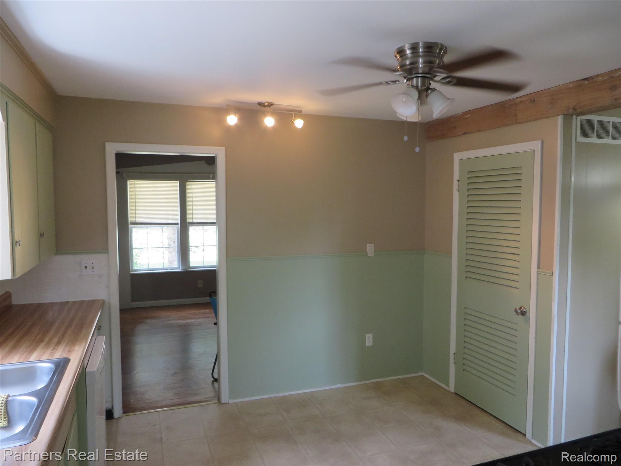 815 Riddle Street Howell, MI 48843 - Photo 13 of 29 IMG_0052.JPG