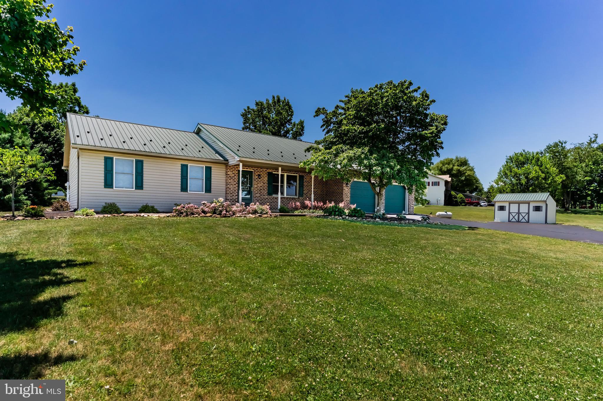 65 Walnut Dale Road Shippensburg, PA 17257 - Photo 3 of 32 Front Left