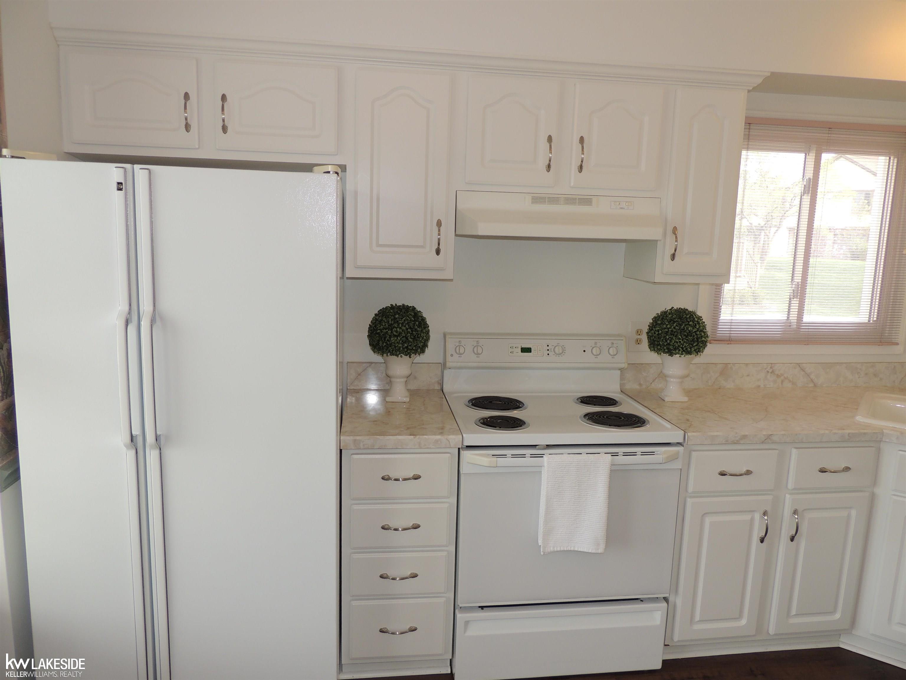 1600 Stonecrest Drive Rochester, MI 48307 - Photo 10 of 36 50168703-d63e7ff5-c26c-42e8-a2a0-b52abd823b65.JPG
