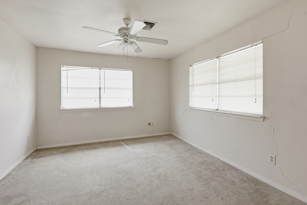 1655 Hawthorne Street Houston, TX 77006 - Photo 19 of 39 an empty room with windows and fan