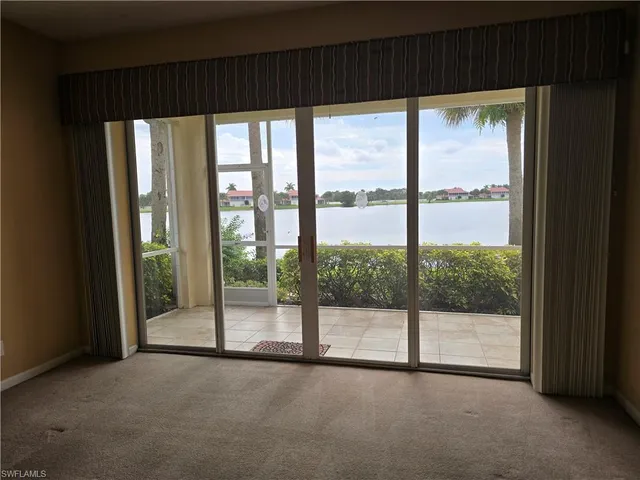 a view of a house with backyard and garden
