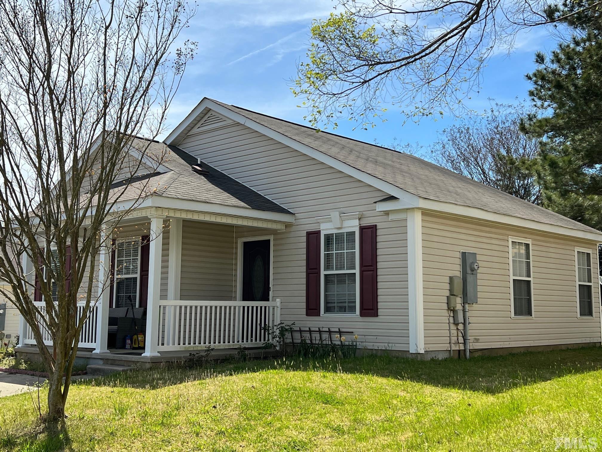 a view of a house with a yard